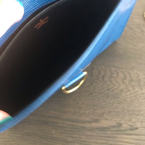 LOUIS VUITTON Stunning blue Louis Vuitton Epi clutch bag   EUC , rare  color - Picture 8 of 16
